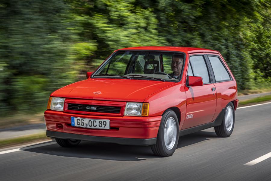  Opel Corsa GSi (A) 1988 года  (фото 17 из 21)
